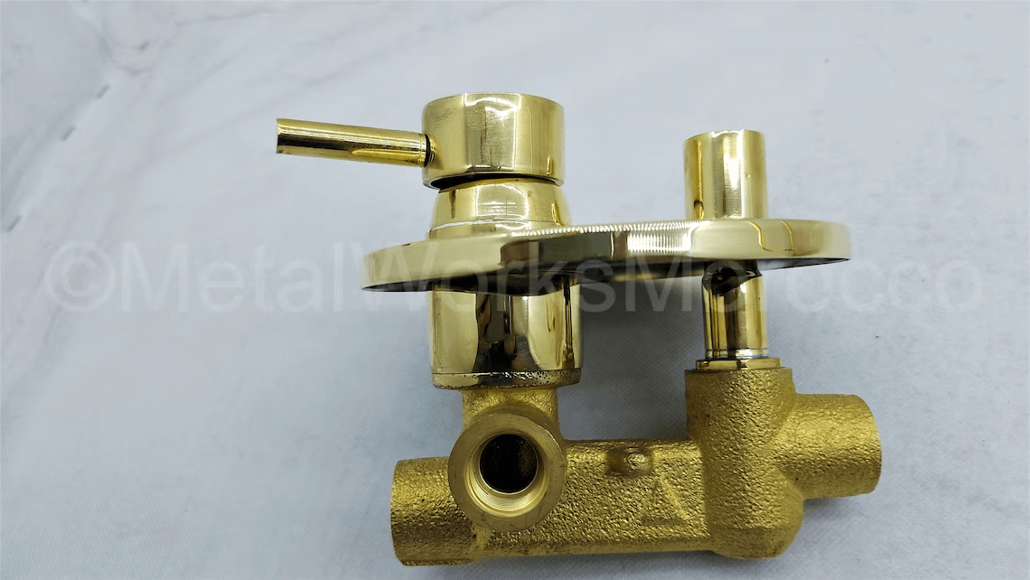 Lever Handle Polished Brass Shower System With Handheld