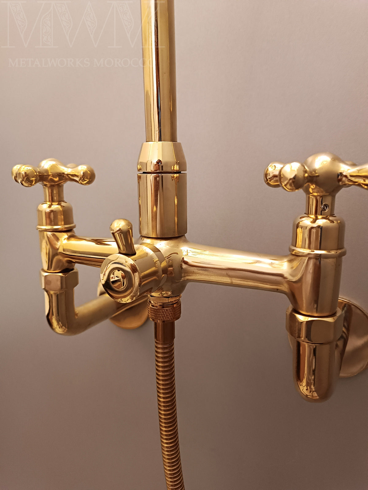 8 inch Brass Wall Mount Kitchen Faucet With Sprayer handle lever detail
