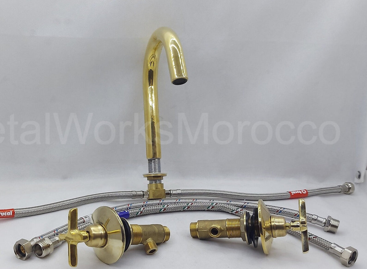 Polished Brass Bathroom Faucet 3 Hole – top view
