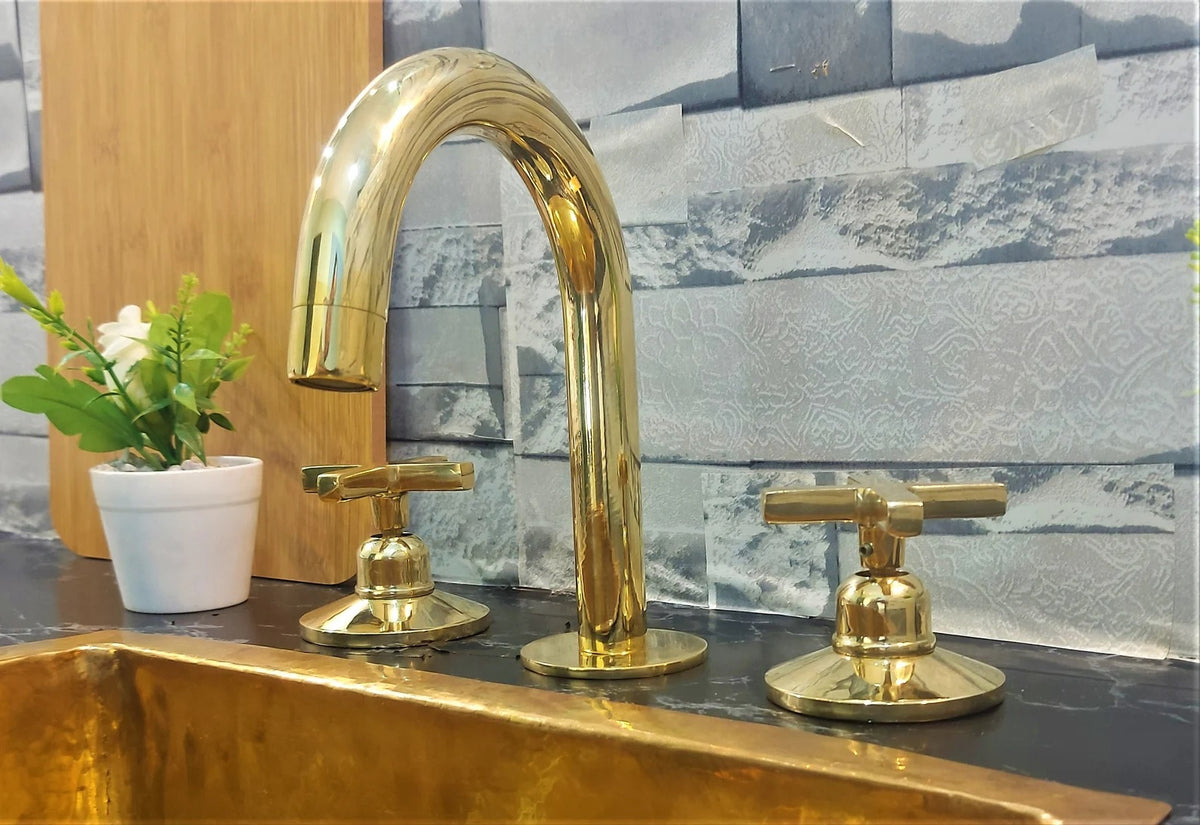 Polished Brass Bathroom Faucet 3 Hole