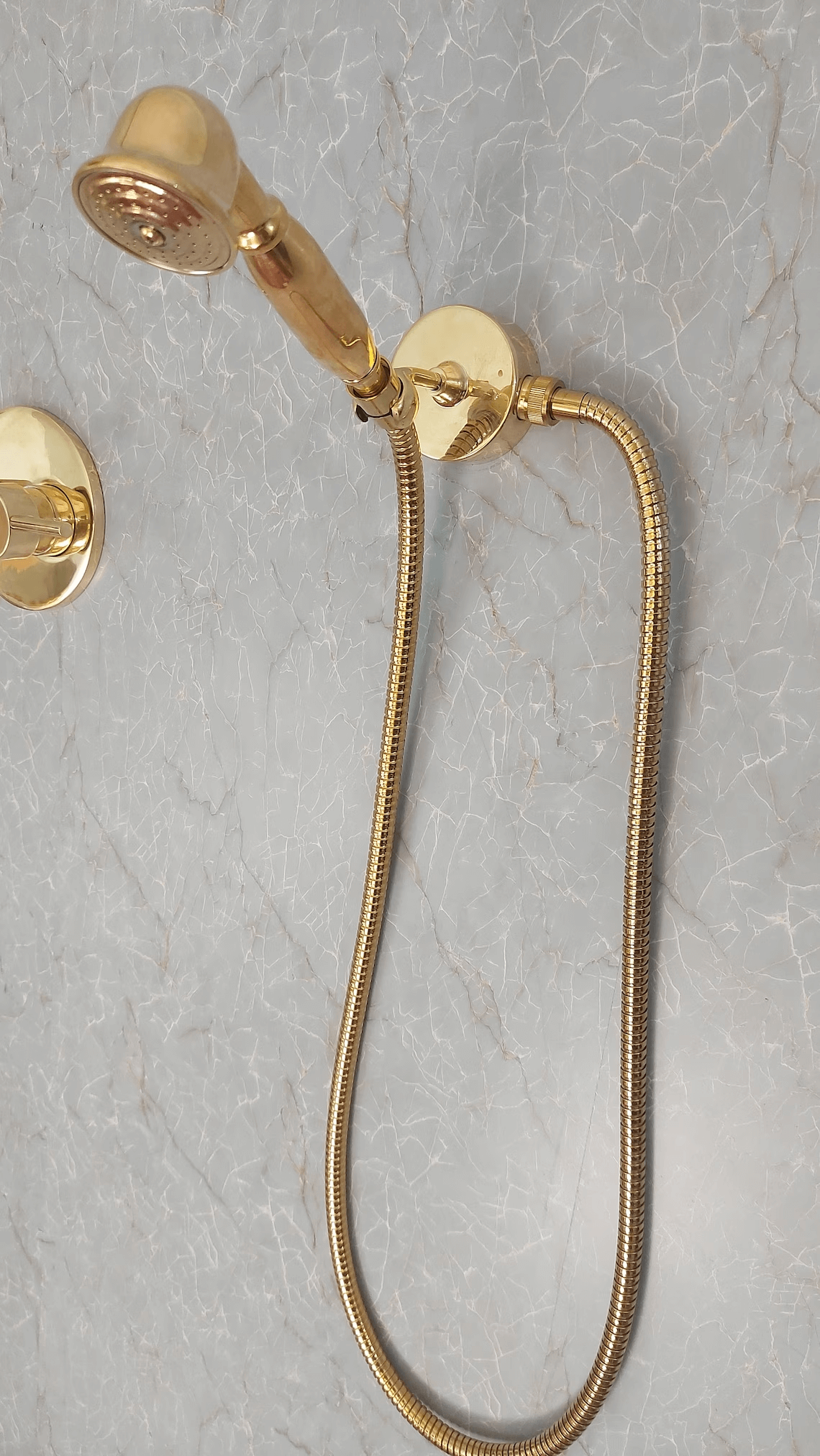 Lever Handle Polished Brass Shower System With Handheld