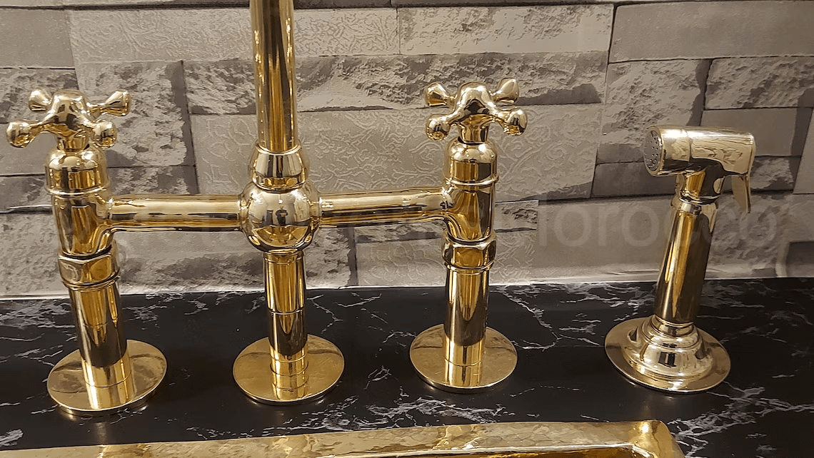 Polished Brass Kitchen Faucet With Sprayer 3-Hole – top view